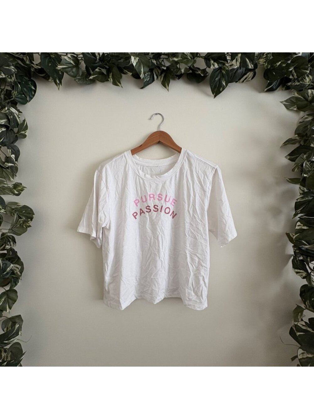 No Brand Pursue Passion Short Sleeve Graphic Shirt White Pink Women’s Size